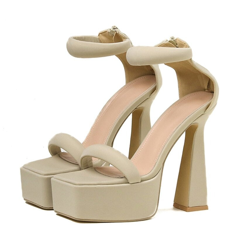 The Holly Heel